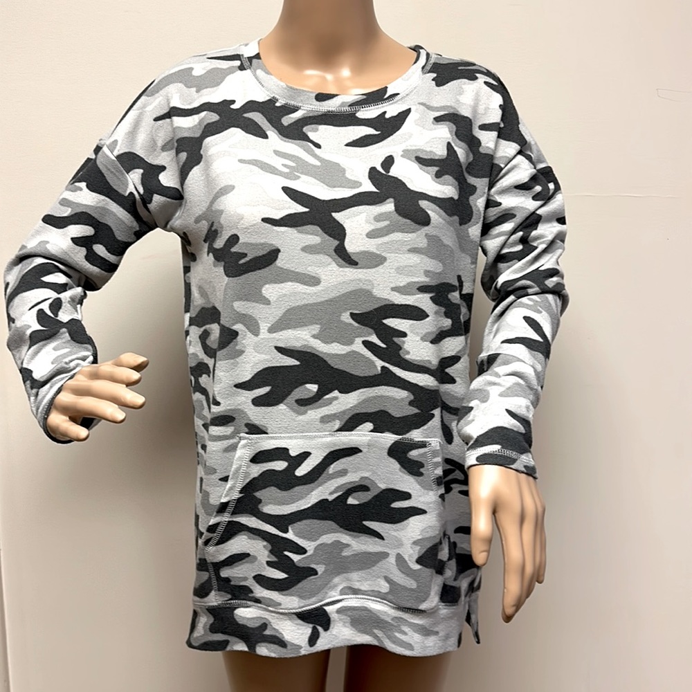 Retrology Long Sleeve Gray Toned Camouflage Top size S with front pouch pocket